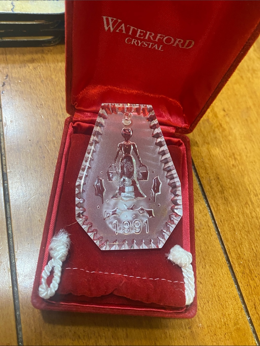 Waterford Crystal Ornament 1991. 8 Maids a Milking.